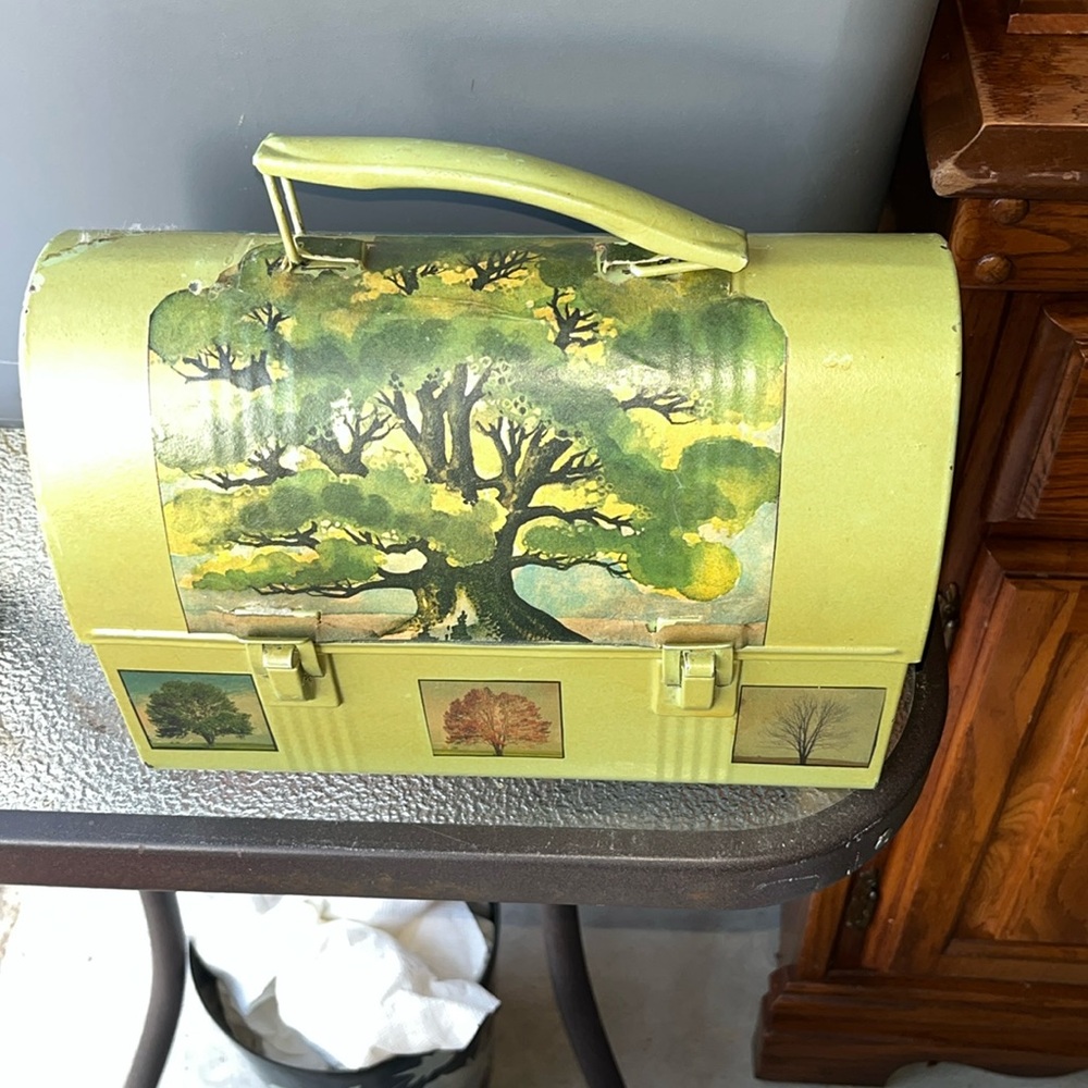 Antique metal MCM lunchbox with handle.